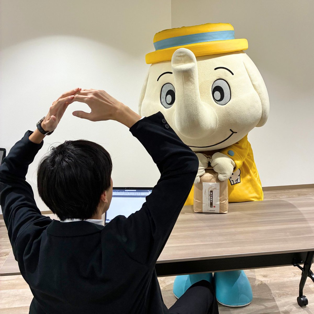 zojirushi_JPN's tweet image. おはぞう～🐘

／
🍚象印プレゼントキャンペーン
象印農園米5kgを20名様に🎁
＼

偉い人に直談判して20名様分確保したぞう🐘
みんなの応募待ってるぞう！

▼応募方法 
① @zojirushi_JPN をフォロー 
② この投稿をリポスト
当選者には2月下旬にDMでご連絡