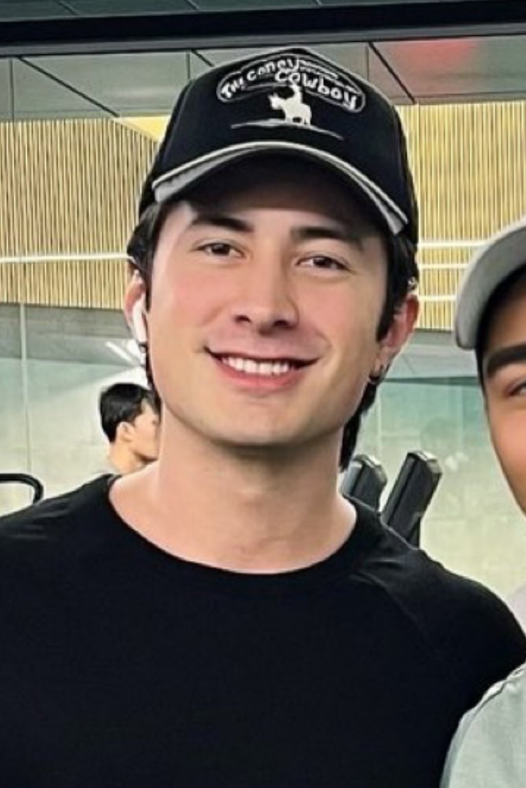 both joint custody hudcon caps making an appearance this week 😭😭