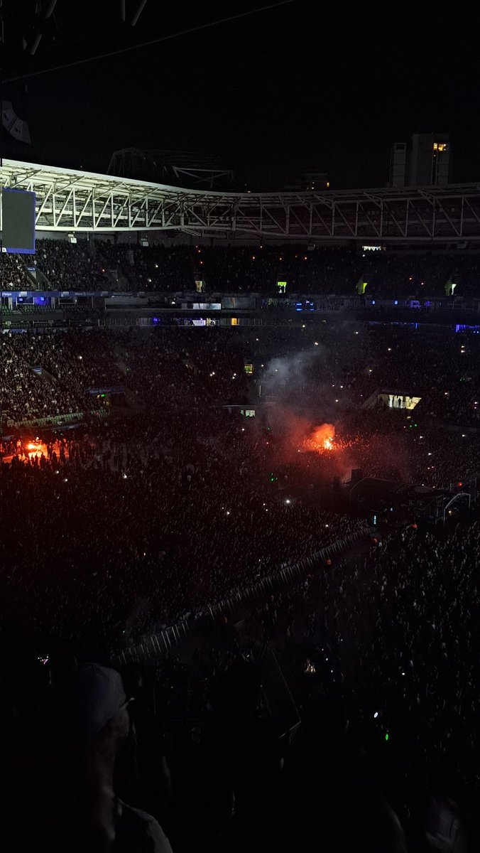 M83CITIES's tweet photo. Inesquecível esse show do Avenged Sevenfold!! ADTR também foi sensacional. Comecei muito bem às férias! 🤘🏼🦇 https://t.co/sseVkKAO46