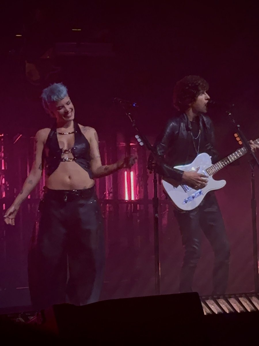 darIingcarly's tweet photo. back to badlands london n1 was so incredible ohmygod https://t.co/zqCjlaJJkW