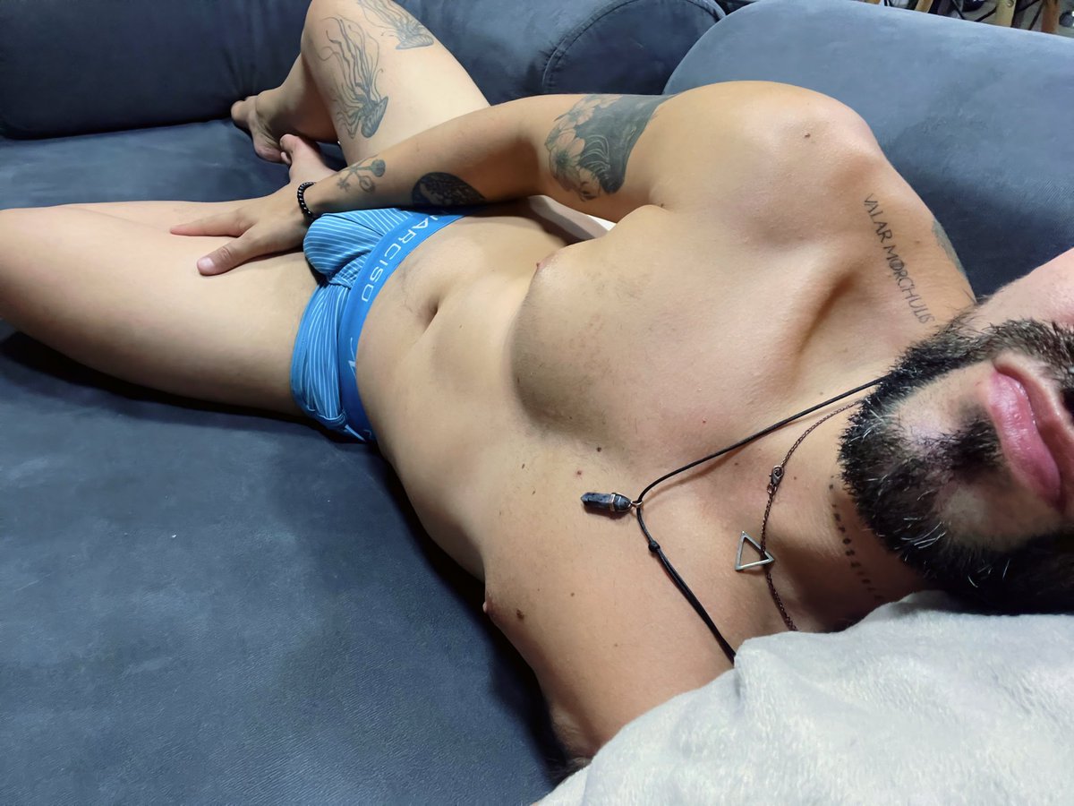 nickb181's tweet image. Domingo… hola febrero