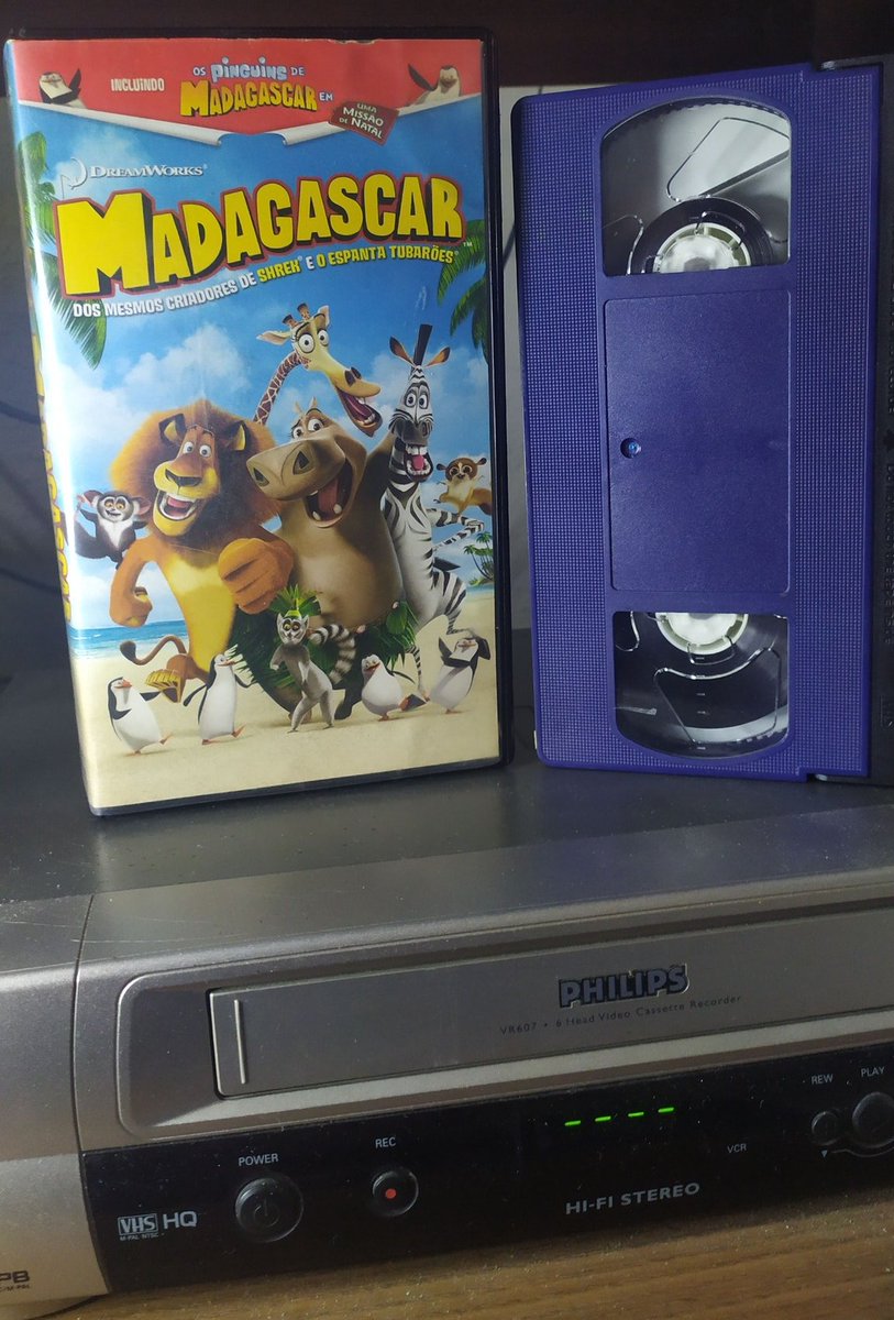 Madagascar foi meu primeiro DVD de todos.
Agora tenho o VHS também! hehehehe

Presentão de <a href="/alexsmrpg/">Alexsandro Magalhães - C&D Jogos</a>  valeu meu nobreeeeee