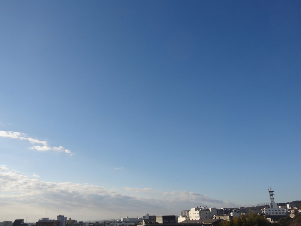 【2026年02月02日09時の空】日立市役所は、晴れています。今日の日立市は、はじめ晴れますが、次第に雲が広がりやすく、夕方頃からは一時的に雨か雪が降る可能性もあります（市役所での最高気温１２℃）。明日は、晴れ時々曇りの予想です(最低気温マイナス１℃、最高気温１０℃）。#日立市天気