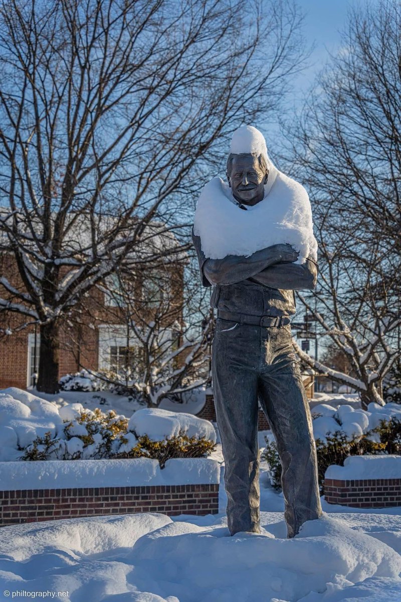 ArchivesDe's tweet photo. Can someone take the snow off Dale? He looks cold. 

Stay safe, and warm, my friends. 

📸 Unknown https://t.co/SgeYKkgZQg