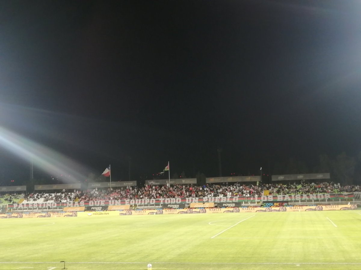 El 2do tiempo lo veré desde el lado sur. Palestino ha sido más: hizo el gol y pudo ampliar con el penal de Carrasco. Además, llegó otras tres veces hasta Pérez. Ñublense sólo tuvo una chance al inicio. Unas 2500 personas en La Cisterna.