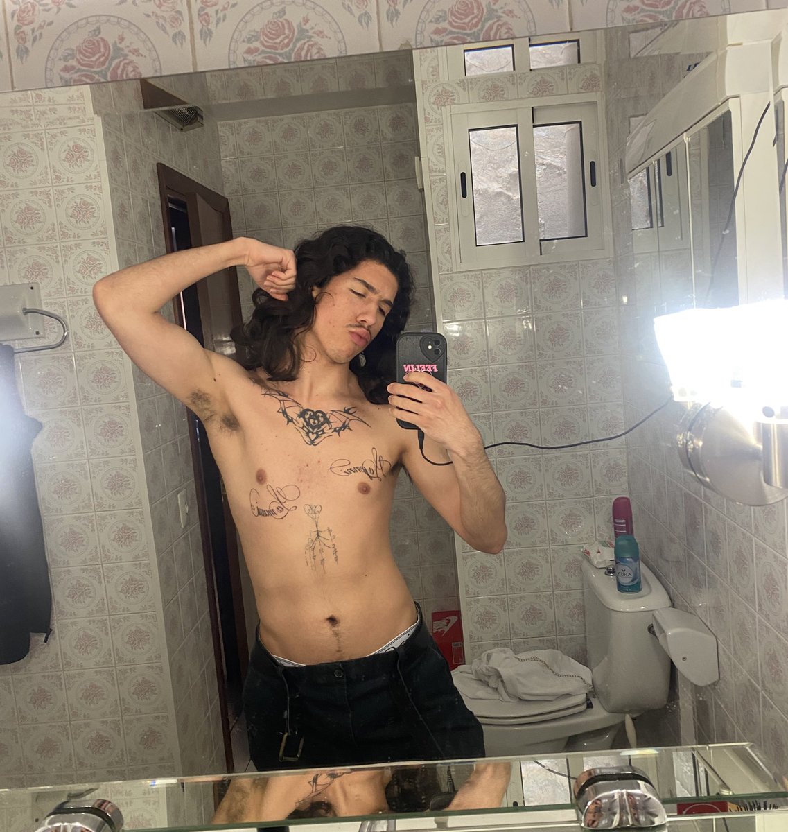 BBCHlMBA's tweet photo. el q no m da problemas se los doy yo mmmmm😙 #missunderstood #chanelo #l0rna #pit https://t.co/wvXZ5Riknv