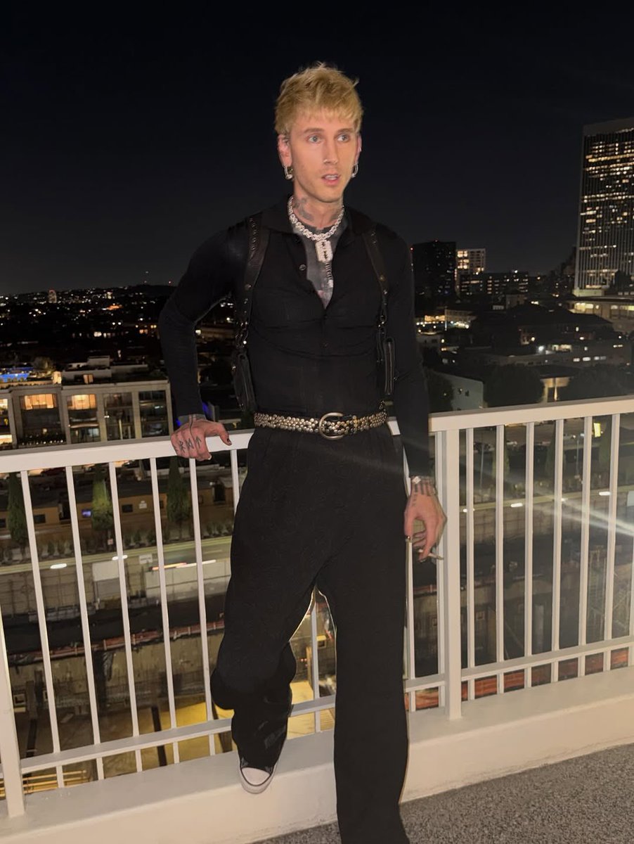 xEtherealMGKx's tweet photo. Get this man his Grammy!!! He owned the stage and next year we are manifesting the Grammy he gets won’t be in chocolate! https://t.co/NSzA6bq6fn