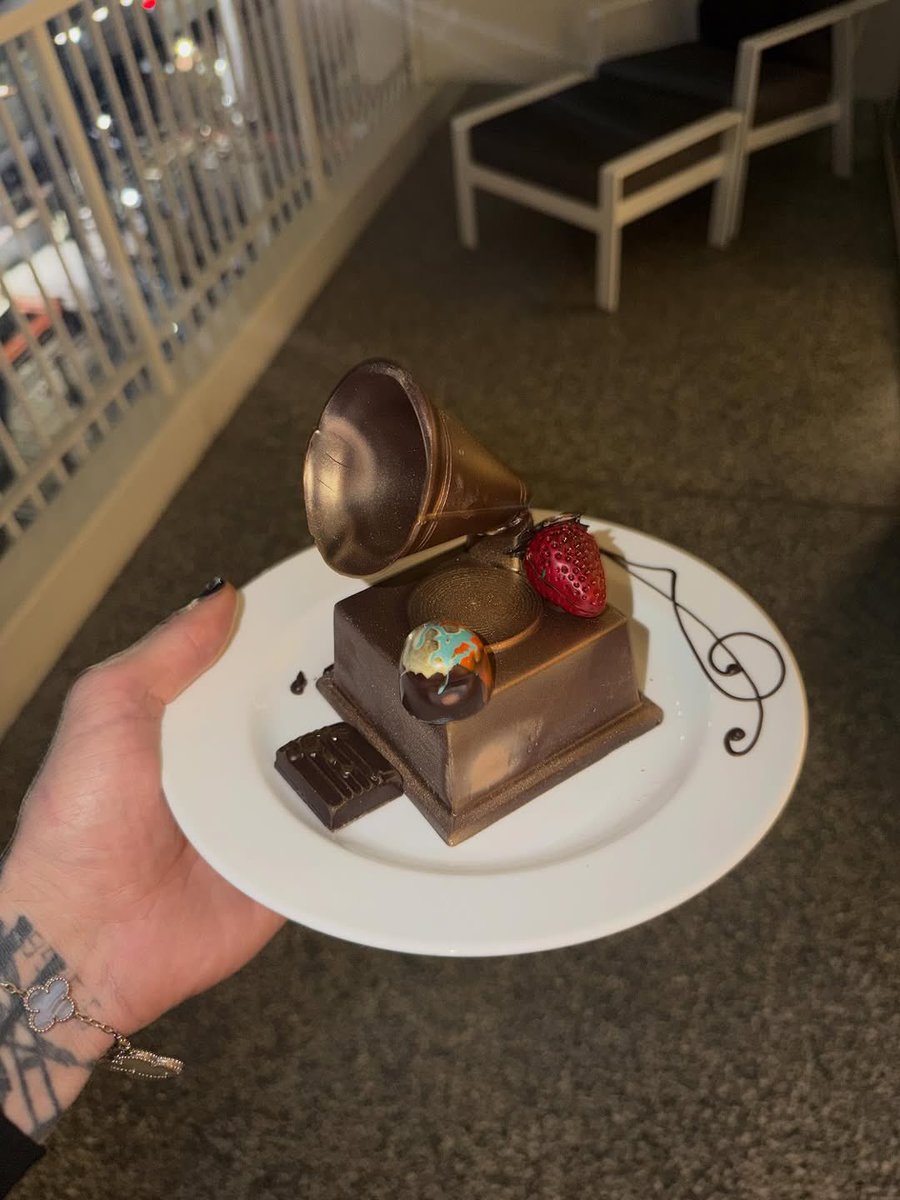 xEtherealMGKx's tweet photo. Get this man his Grammy!!! He owned the stage and next year we are manifesting the Grammy he gets won’t be in chocolate! https://t.co/NSzA6bq6fn