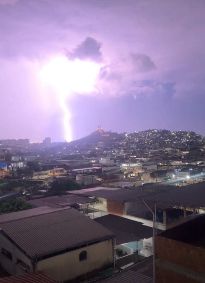 Raio passou perto da Igreja da Penha.