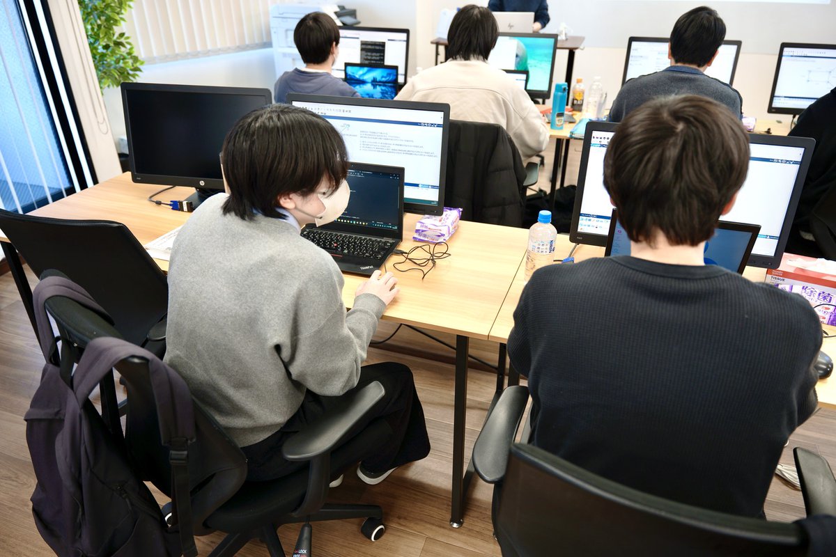 go_through_PR's tweet image. 2月になりました。今月もよろしくお願いいたします。

先月入社したAさんが、1か月間の研修を無事に修了しました。

広告業界から転職し、専門用語やNWコマンドに苦戦しながらも前向きに学習。

昨日CCNAを受験し、見事合格です！
#gothrough #企業公式相互フォロー #広報 #人事