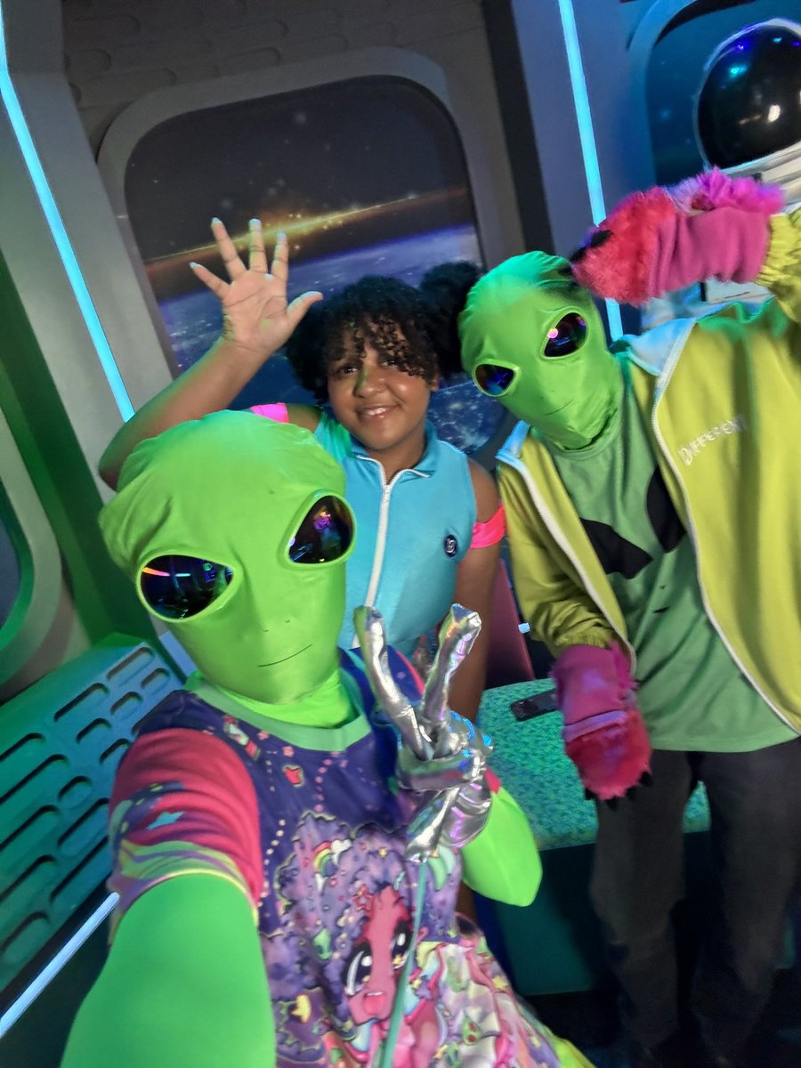 PAiDA👽new song out now! tweet media