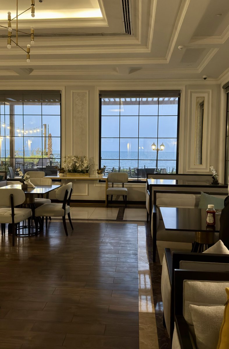 - أنتي اعجوبة زمان الشاعر اللي هلّ ـــــ ديمَه 💙