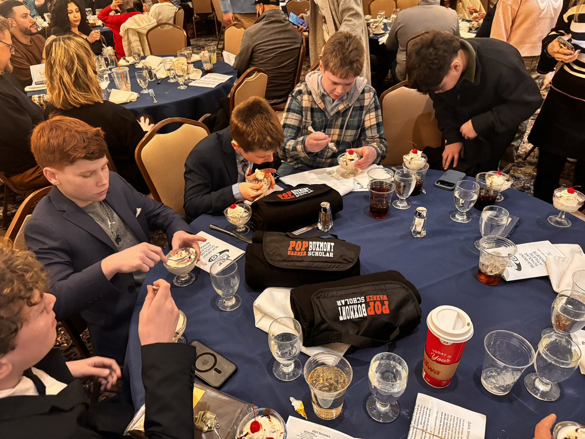 ACCMiniVikes's tweet photo. Hard work pays off! Today we celebrated our athletes at the annual BuxMont Scholar Banquet that recognizes Pop Warner youth football players &amp; cheerleaders who excel academically, balancing high grades with sports.Just one of many reasons that set Mini Vikes apart from the rest! https://t.co/BsAMaYRJlq