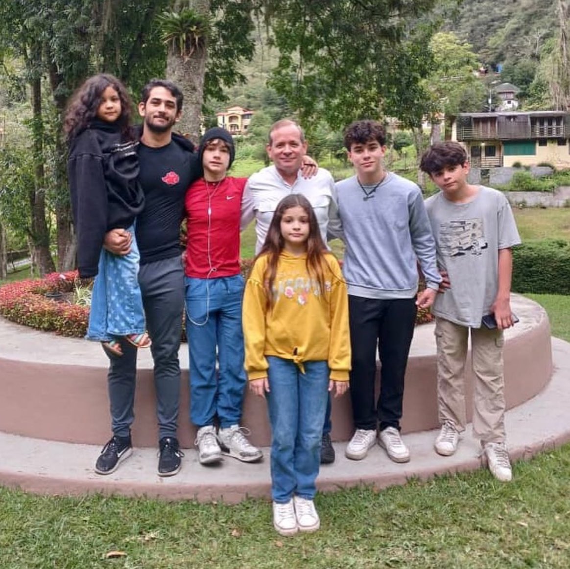 ‼️Actualización 01 de febrero.

Quiero informar que este fin de semana los hermanos Guanipa Linares pudimos visitar finalmente a mi papá.

Puedo confirmar que Juan Pablo Guanipa se encuentra en buenas condiciones físicas y está más firme y fuerte que nunca.

Al igual que todas