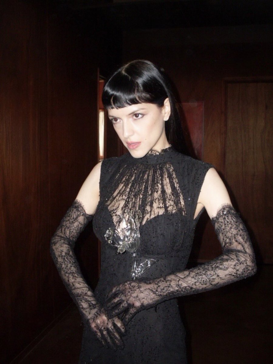 themariasbloom's tweet photo. VAMPIRE PRINCESS https://t.co/kvW5xT2lmd