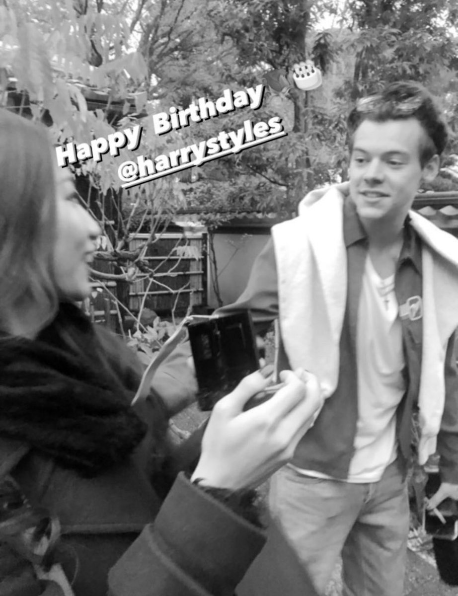 risarose1225's tweet photo. Happy Birthday🌹🌹🌹🫶@Harry_Styles https://t.co/jB847kwNH3