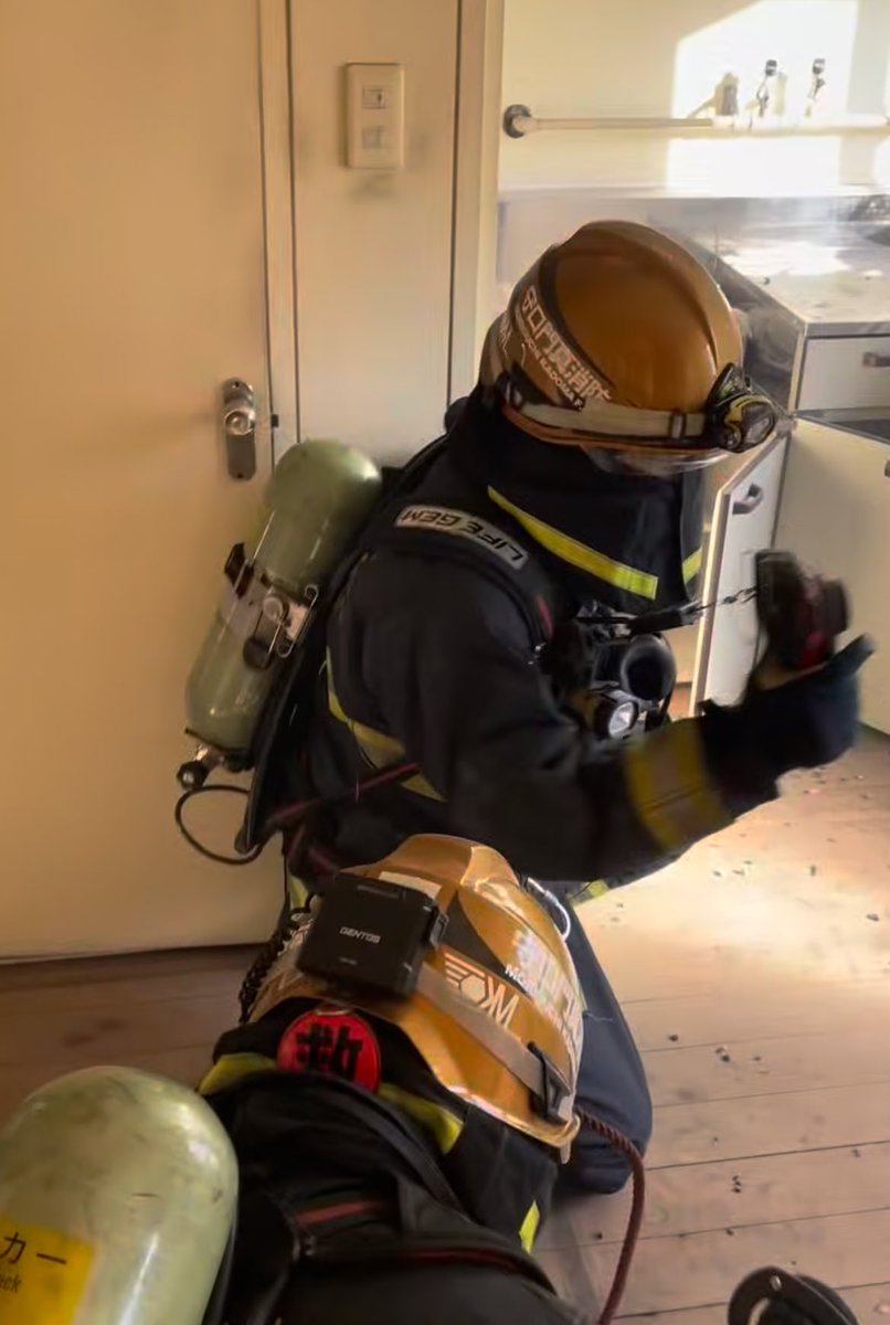 ほとんど見えてないでしょ😂

ただでさえ火災建物内は視界悪いのに更に自ら視界を制限するサムライスピリッツ😇