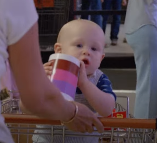 torres_bal93914's tweet image. A baby holding the stuff (1985) #baby #stuff #thestuff
