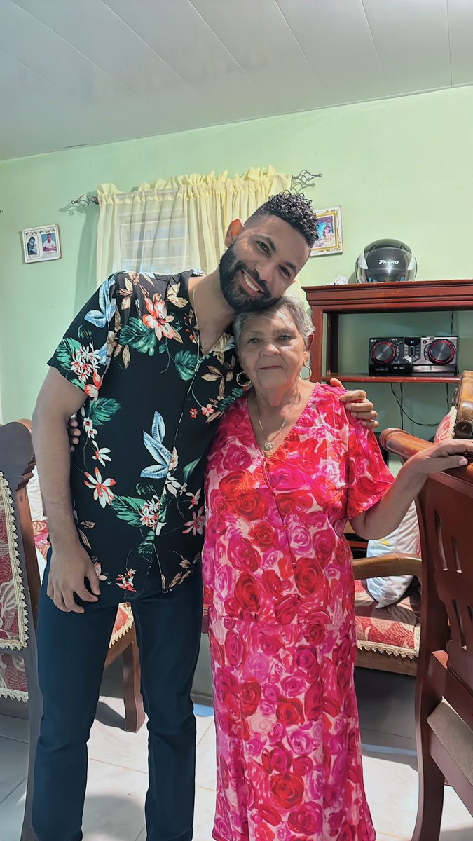 Abuela, gracias por hacerme el hombre que soy hoy en día. Gracias por tu amor incondicional, por los valores y la educación que me diste. Todo lo bueno que hay en mí lleva un pedacito de ti.😍