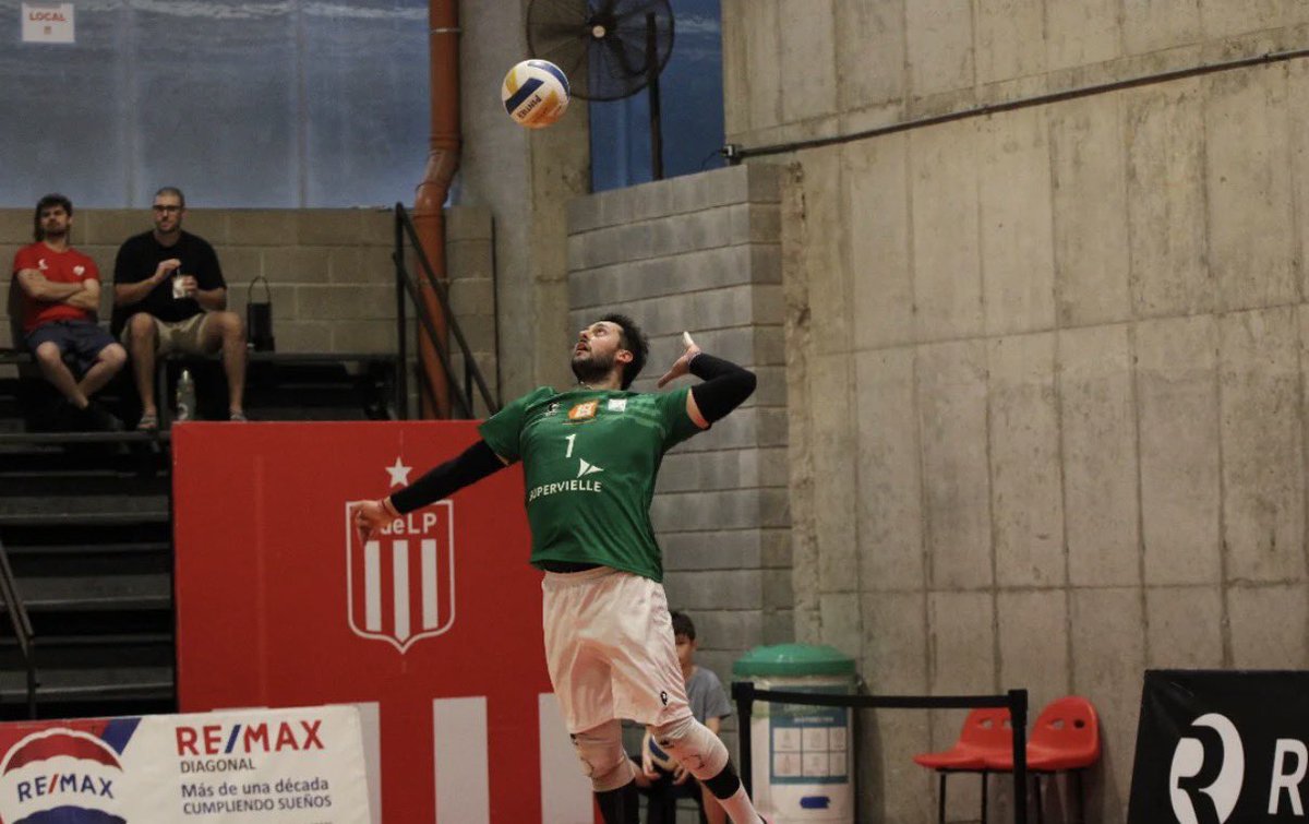 🏐💚 TRIUNFAZO VERDOLAGA EN LA PLATA

🙌🏼 Los chicos de <a href="/FCOVOLEY/">Ferro Voley</a> vencieron a Estudiantes por 3-0 (25-16, 25-23, 25-16) por la fecha 5 de la Liga Nacional Masculina.

🔜 Los próximos encuentros serán  🆚 Citta, y Gimnasia y Esgrima de Santa Fe.