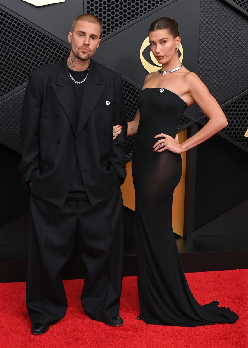 infolky's tweet image. Justin Bieber and Hailey Bieber on the #GRAMMYs red carpet

Both seen wearing “ICE OUT” pins