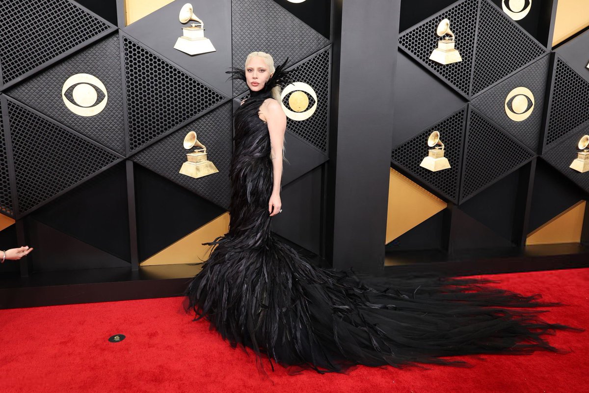 updatecharts's tweet image. Lady Gaga no #GRAMMYs.