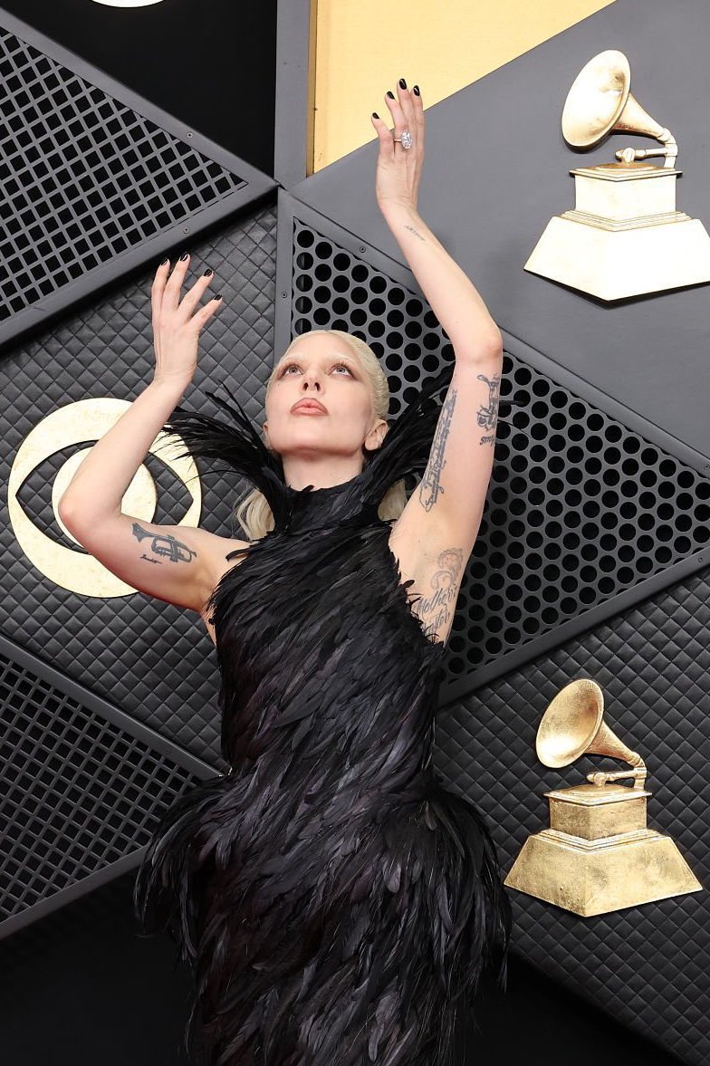 allurequinn's tweet image. this pose… gag it mother