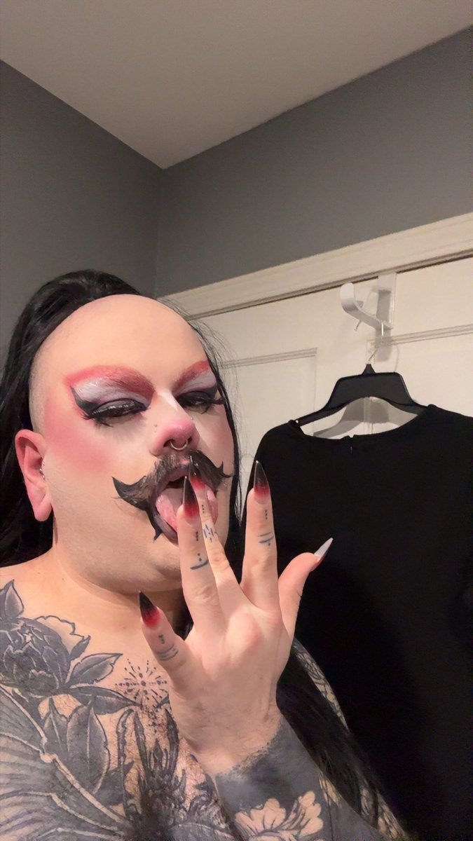 dyl (void) tweet media