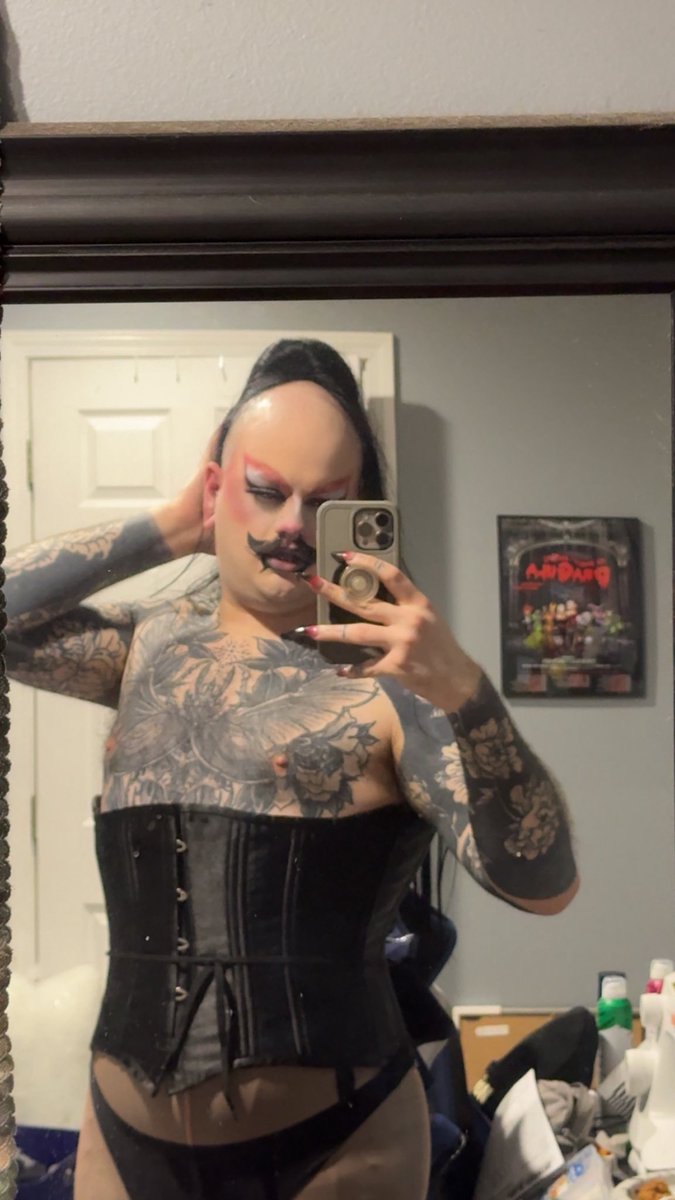 dyl (void) tweet media