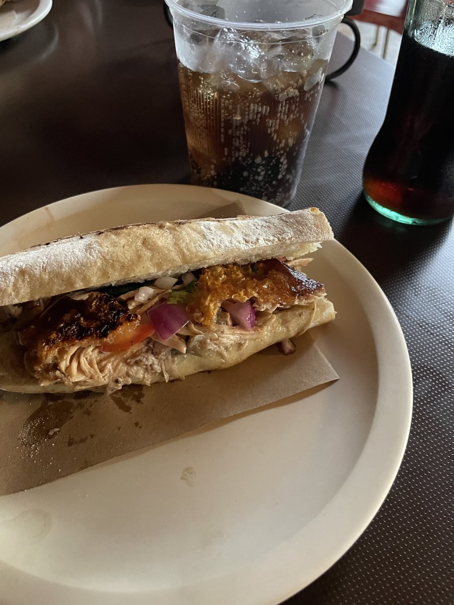 Ustedes que van a saber de la gloria si no han desayunado una torta de lechón de estas
