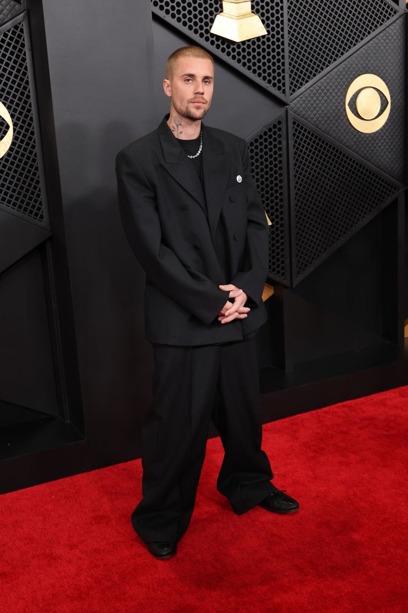 taysizzler's tweet photo. não acredito que estou vivendo justin bieber no grammy em 2026 com direito a performance, realmente é o novo 2016 https://t.co/wpdfv0szXY