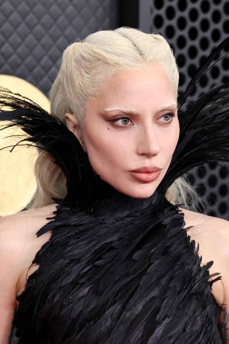 GagaAGoGo_'s tweet image. Acercamiento del rostro de Lady Gaga en la alfombra roja de los #GRAMMYs