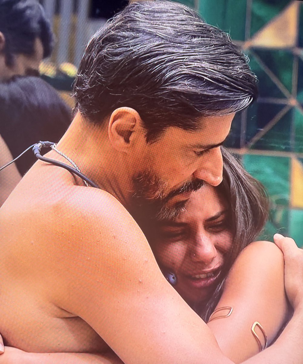 nativadonorte's tweet photo. que a gabi é uma oferecida e gosta de alisar o machos da casa a ge te já sabe, mas o que é pior é os casados dando essa liberdade pra ela. Eu no lugar da mulher deles estariam surtando e querendo o término com esse escrotos 
#BBB26 https://t.co/ZOkiXp4rhx