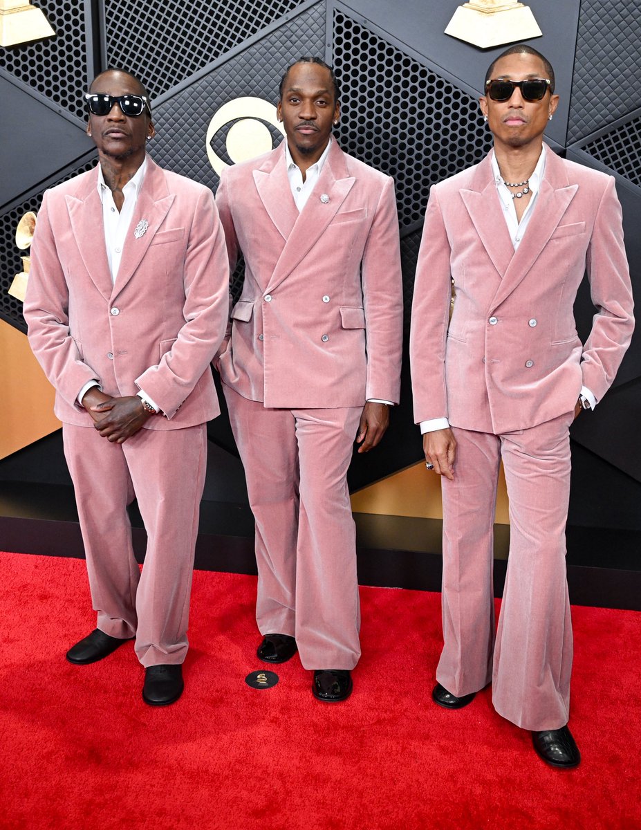 Pharrell popped out in the matching tux with Clipse on 2026 #GRAMMY Red Carpet 🩷