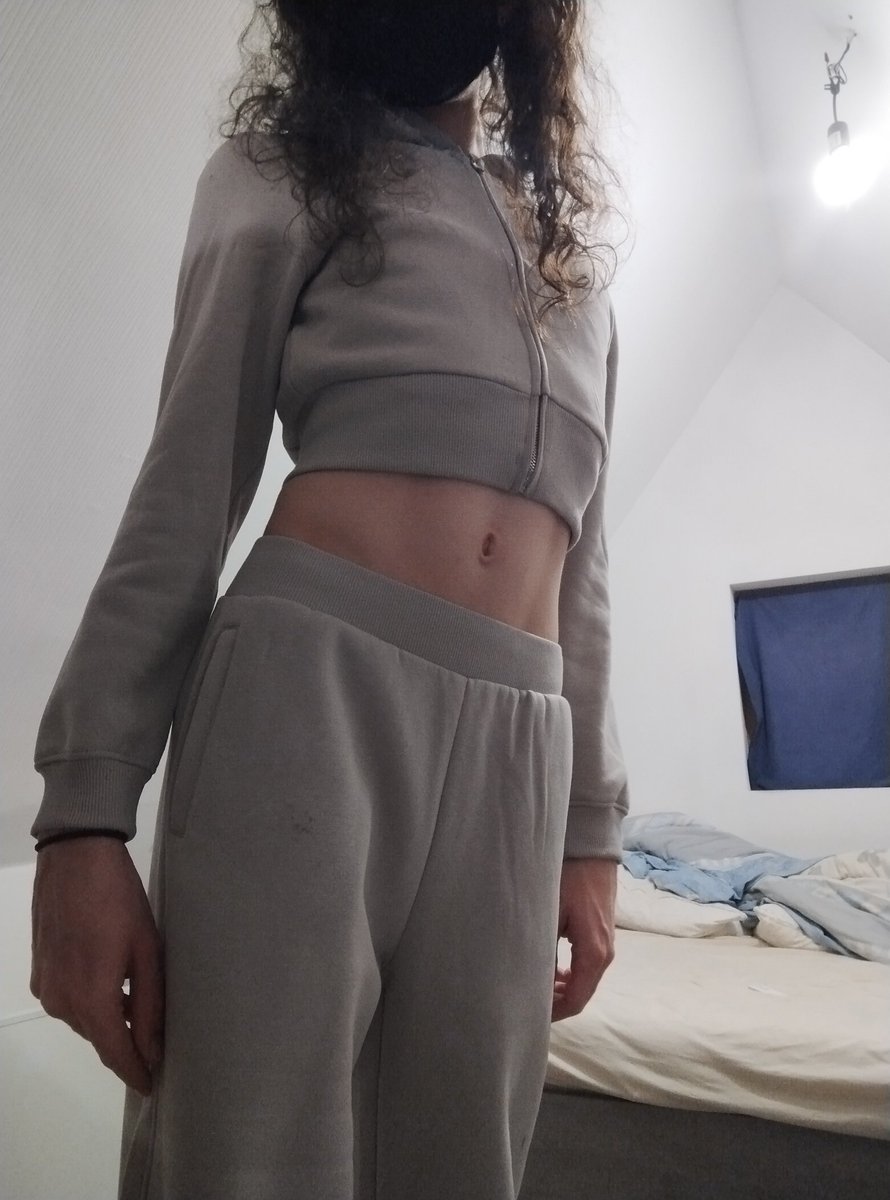 cappu_coffee0's tweet photo. Tried some new clothes :3 https://t.co/Mec6VvGOGz