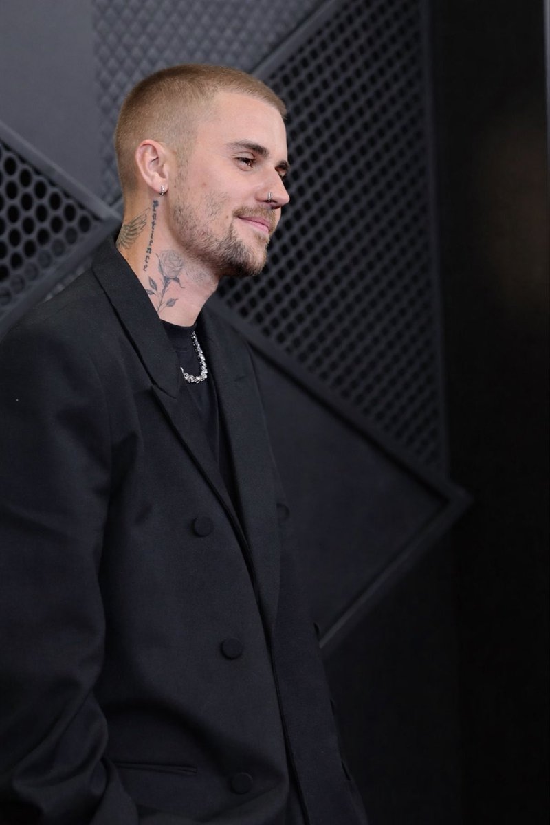 selenadetails's tweet photo. como pode justin bieber ser o homem mais lindo desse mundo? 💗 https://t.co/0oy3nFnGUs