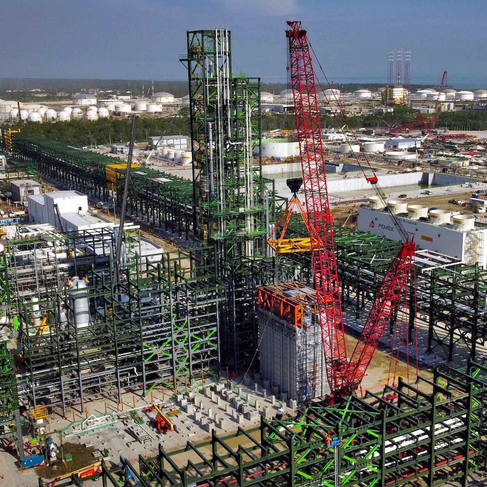 AmirIbrahimQRoo's tweet photo. Dijeron que no funcionaría.
Hoy, Dos Bocas aporta 12.76% de la producción de combustibles de Pemex en 2025.
Hechos, no discursos. Soberanía energética. https://t.co/tZeqhJIB2P