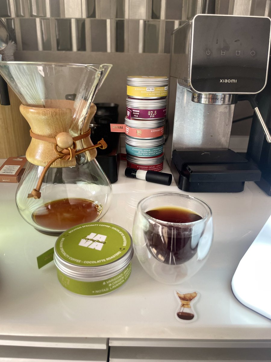 RodrigoErgueta's tweet photo. Me regaló los cafés de #CocoLate hoy abrí el primero, un Java se rajaron con la presentación, el tueste de cada café está bueno… ampliaremos https://t.co/2D4CM7U8Eg