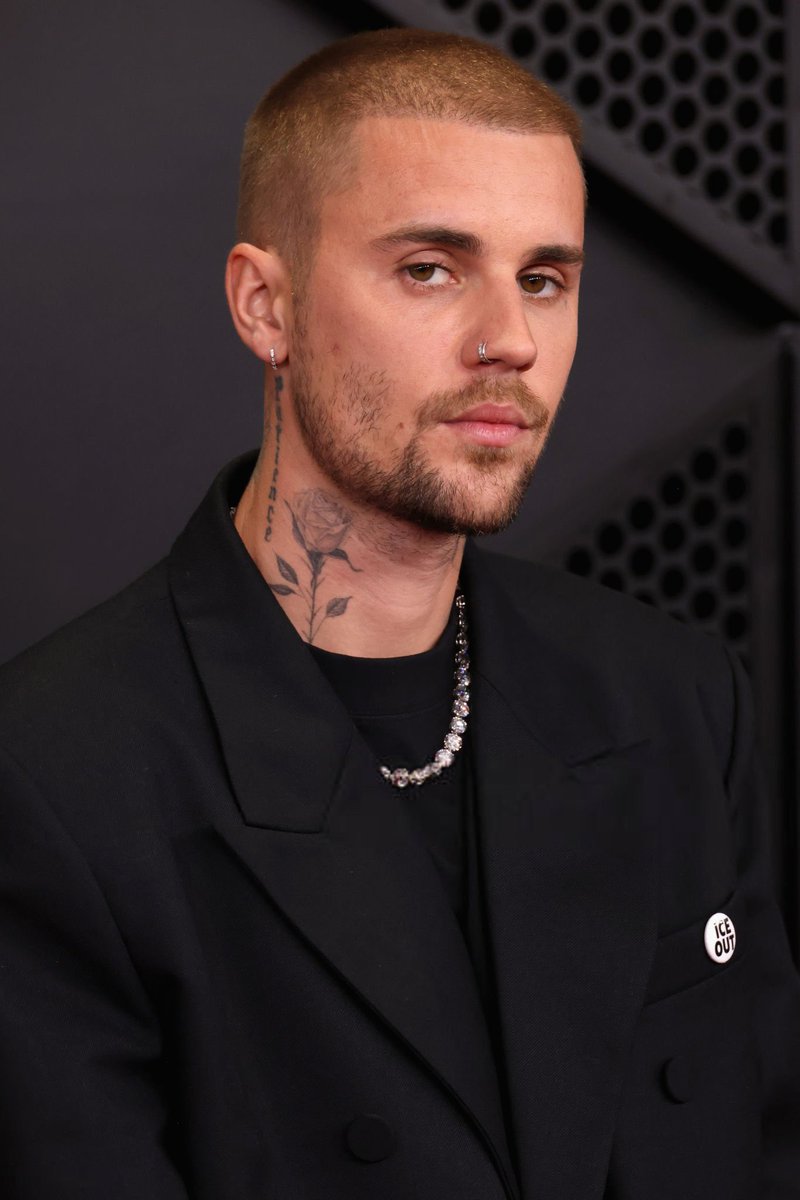 biebernovidade's tweet image. QUE HOMEM LINDO! Justin Bieber agora no #GRAMMYs.