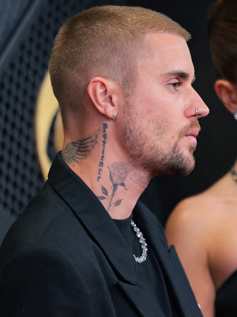 biebernovidade's tweet image. QUE HOMEM LINDO! Justin Bieber agora no #GRAMMYs.