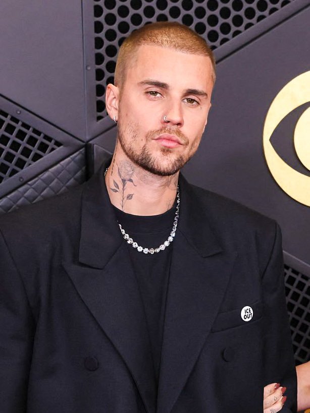 biebernovidade's tweet image. QUE HOMEM LINDO! Justin Bieber agora no #GRAMMYs.