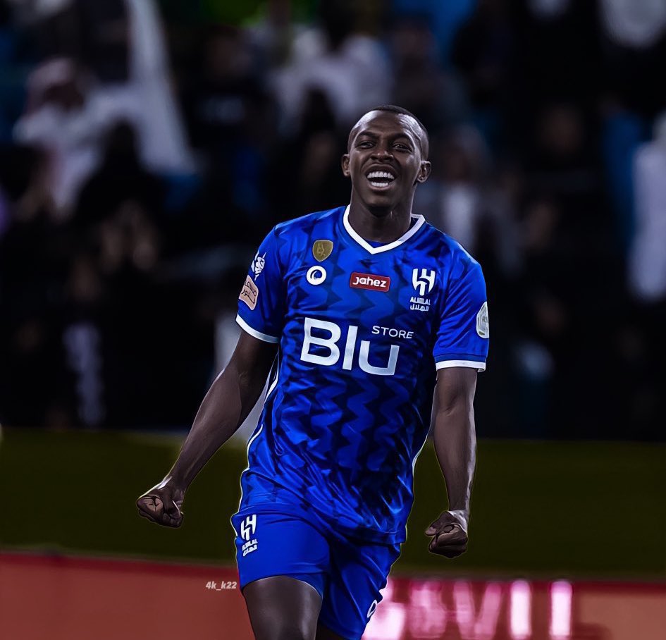 في عهد أنمار عطاهم سعود والمالكي نجوم الفريق .
في عهد سندي عطاهم اللاعب الاول كريم بنزيما .

والله نفود كبيره لهذا المدلل ومن خلفه بشتا الطرق 
يحاولو تدمير هذا النادي ولازال عقده ابديه في حلوقهم

مو معقول هذا النادي المدلل عمره ما يبطل النجاسه حقته