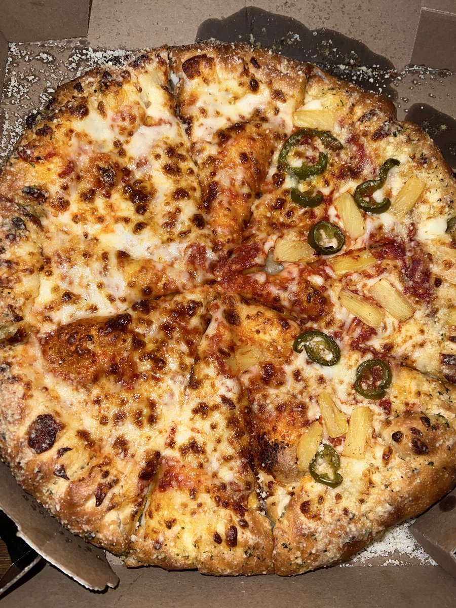emilynnicolee's tweet photo. you know @dominos judged you for your toppings when they don’t even give you a full half🥴 https://t.co/YDn65f2UUU
