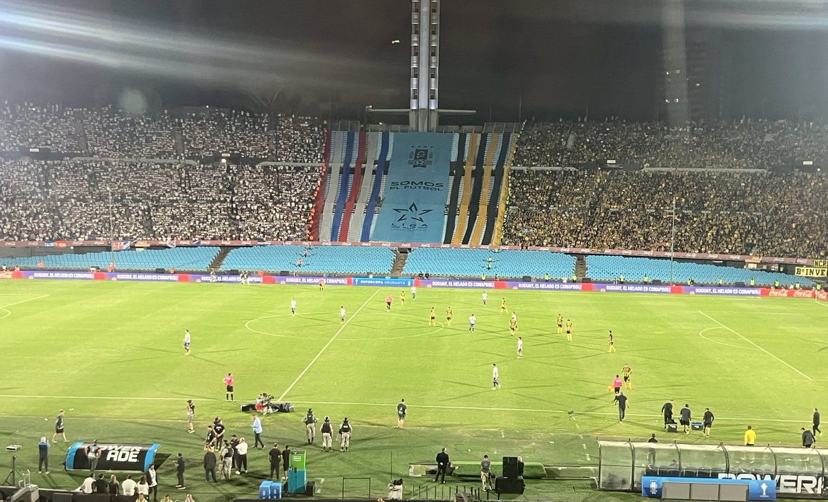 Sport890's tweet photo. #FinalSuperCopa | Terminó el partido 

Nacional 0-0 Peñarol 

✔️Hay alargue 

🔴Sumate al comentario y la repercusión en vestuarios https://t.co/0q8gVH0UGN https://t.co/njFVFP8r0m