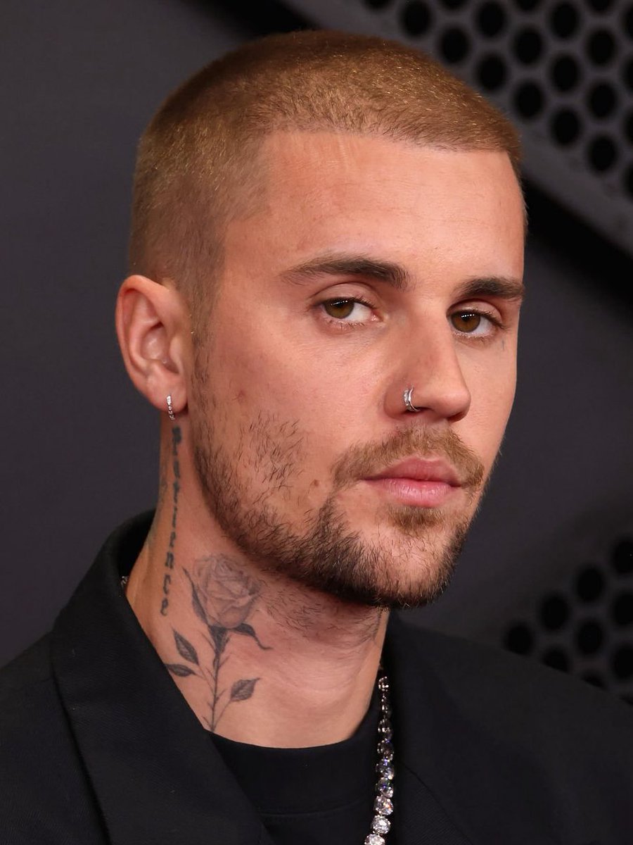 JustinsTourNews's tweet image. Justin Bieber’s face card. 🤌 #GRAMMYs