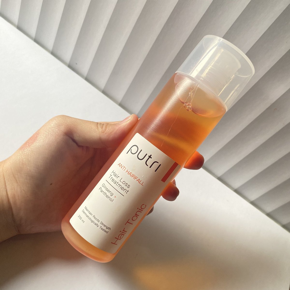 ludictionariz's tweet photo. If your hair falls out easily and grows slowly, you might need this Hair Tonic. ✨ https://t.co/AMahkG7aZy