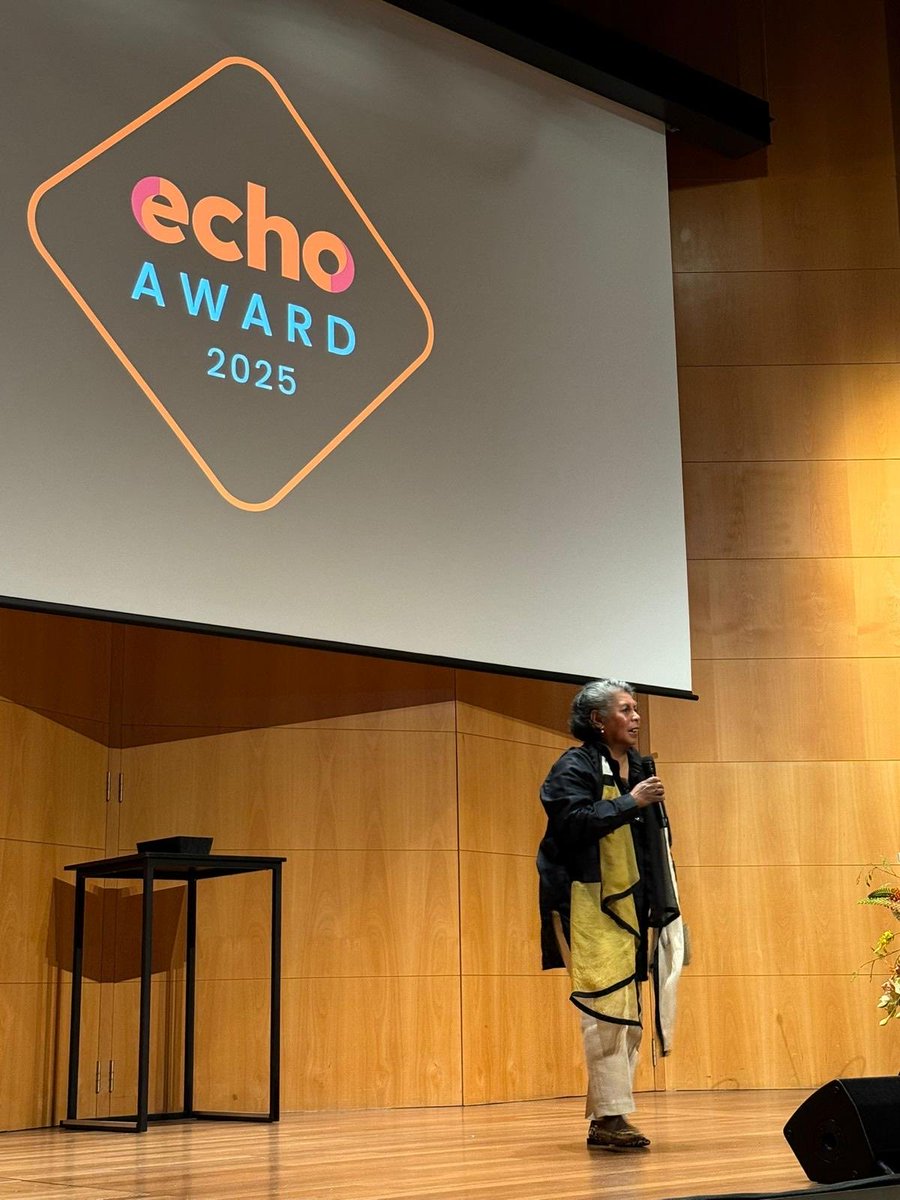 MillennialUnite's tweet photo. Founder Dr. Seren Dalkiran was honoured to pass on the torch and award the ECHO Awards in the category ‘university students’ that she received now to the next generation of leadership for academic excellence, societal impact and innovation on their 25th anniversary!🕊️🌎#nextgen https://t.co/rT6EvR8paW