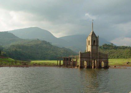 Guezzzt's tweet photo. La iglesia de San isidro Labrador sumergida en Potosi, Táchira https://t.co/3LsarFLEIm