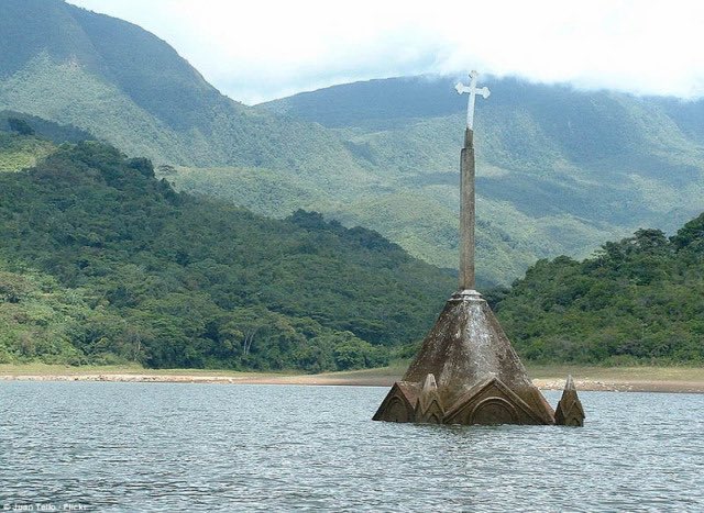 Guezzzt's tweet photo. La iglesia de San isidro Labrador sumergida en Potosi, Táchira https://t.co/3LsarFLEIm