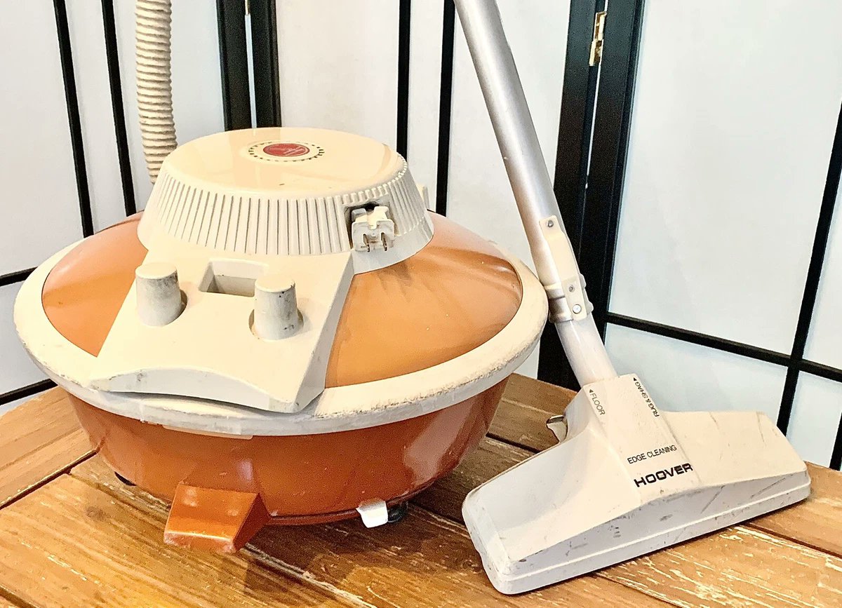 DanielAshley13's tweet photo. #SpacedOutPresents A vacuum that is supposed to look like a spaceship https://t.co/zfY1EdjbBs